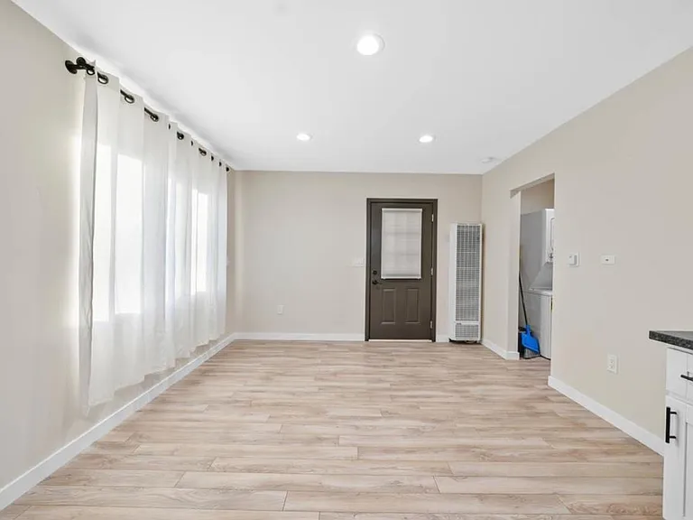 809 Merlin Dr — Photo 2