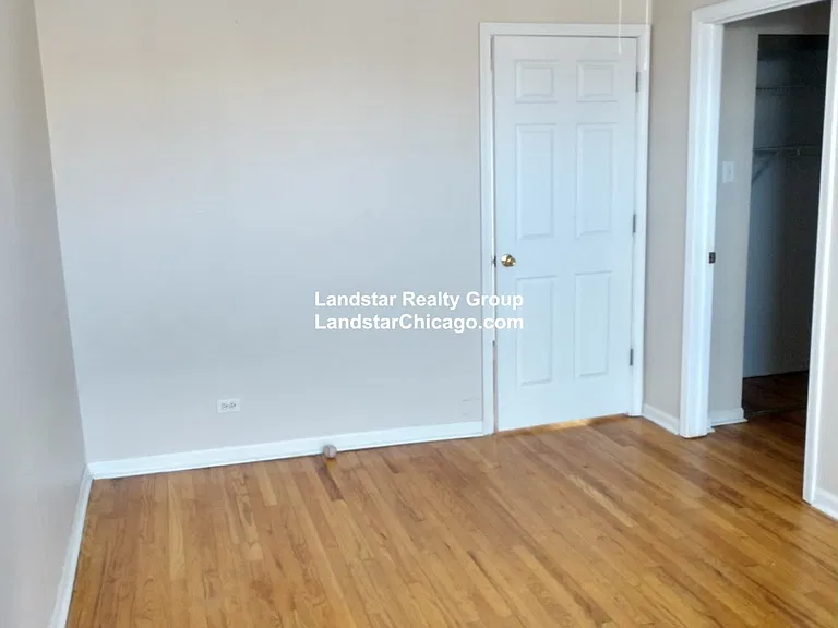 4045.5 N Mozart Ave #1E — Photo 9