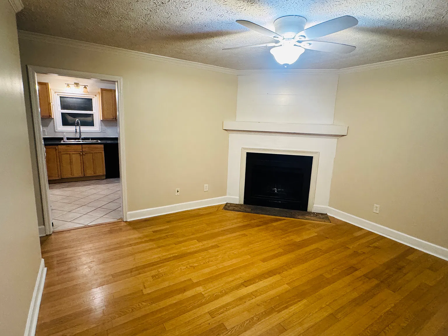4 bed, 1320 sqft, $1,950 — Photo 2