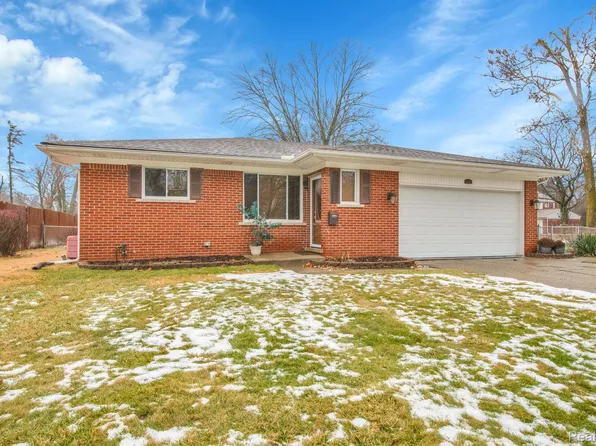 21501 Buttercrest St, Southfield, MI 48075