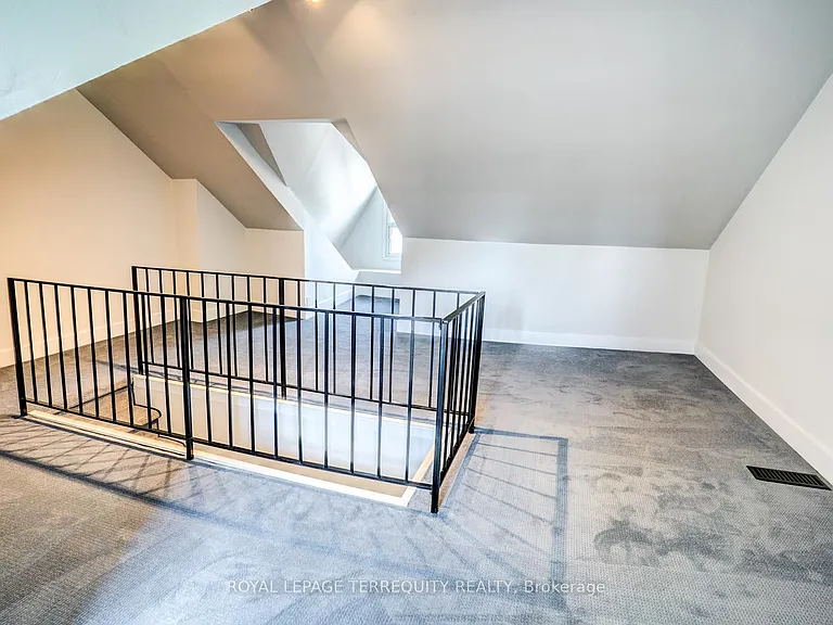 743 Gerrard St E #UPPER — Photo 20
