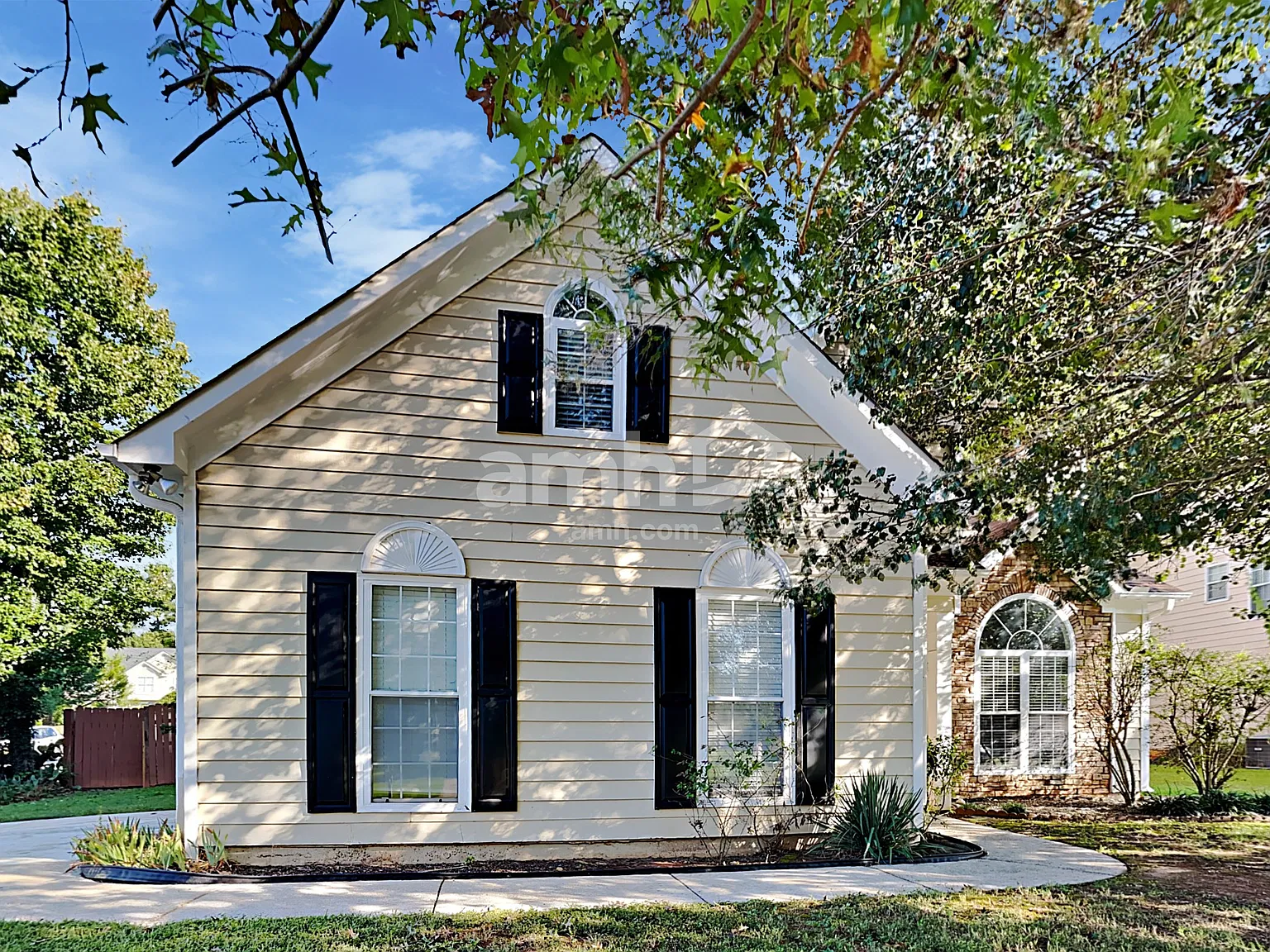 3 bed, 2.5 bath, 1706 sqft, $2,340 — Photo 1