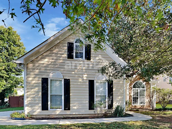 201 Oak Vista Ct, Lawrenceville, GA 30044