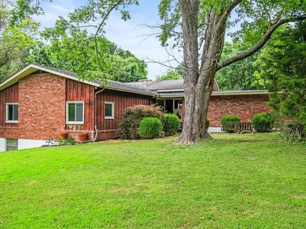 11806 E 39th St S, Independence, MO 64052