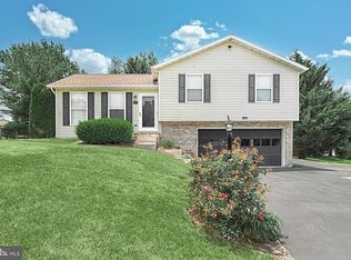 319 Azalea Dr, Hanover, PA 17331