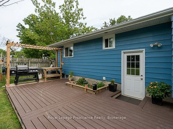 3rd image of 92 Wallbridge Cres