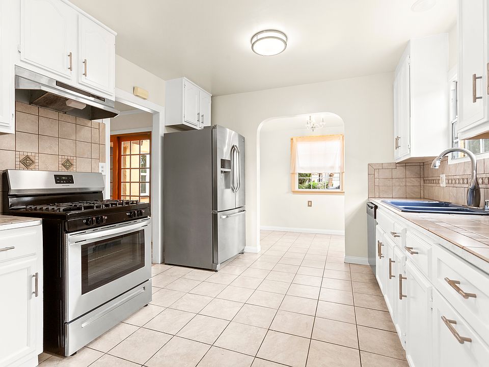 1st image of 827 N Laurel Ave #827
