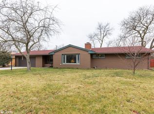 115 Dee Rd, North Aurora, IL 60542