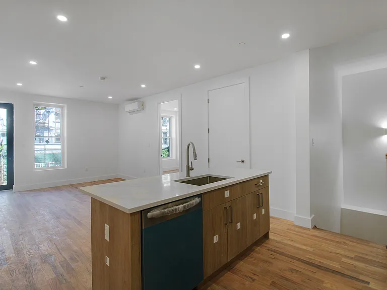 1387 Madison St #1R — Photo 4
