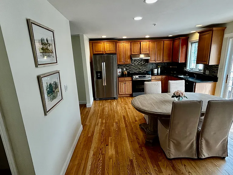 30 Russell St #5 — Photo 4