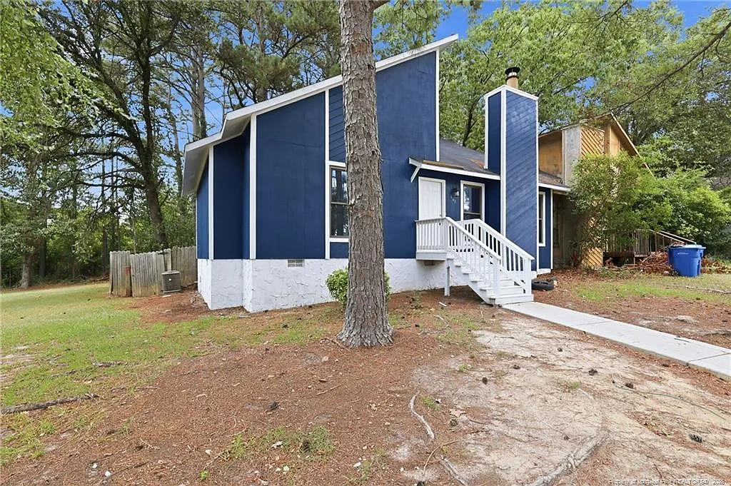 3 bed, 1374 sqft, $1,600 — Photo 1