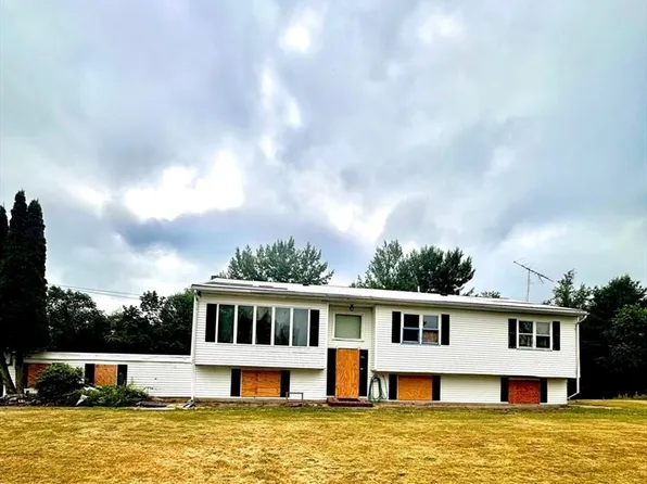 35 Hill St, Leominster, MA 01453