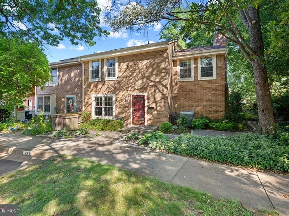 2172 Golf Course Dr, Reston, VA 20191