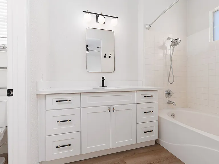 886 Park Walk Ave — Photo 16