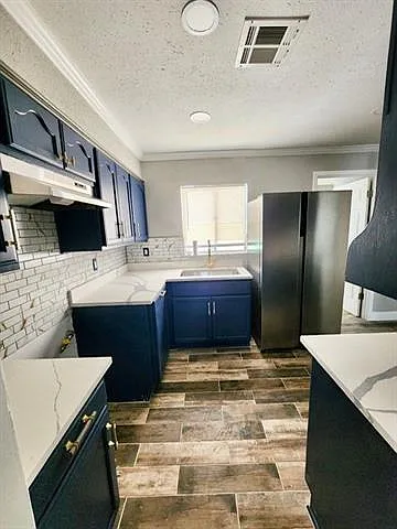 3200 Lancaster St — Photo 3