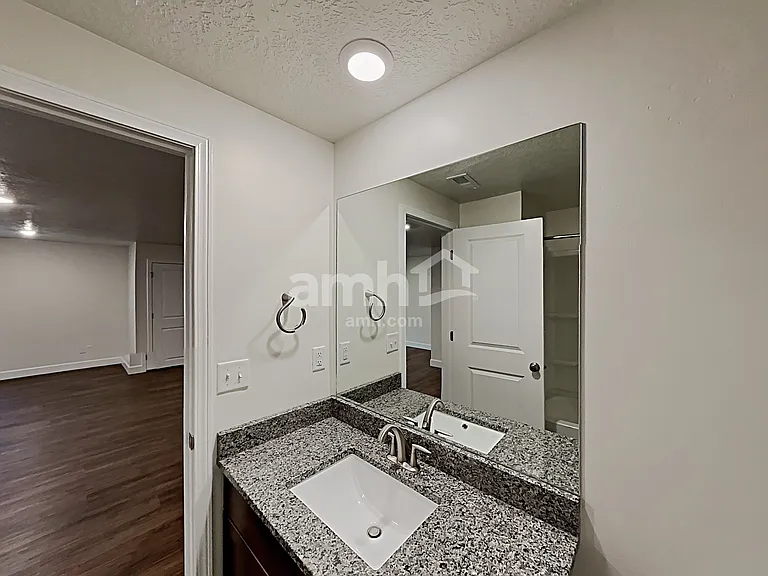 2992 S Village Dr — Photo 15