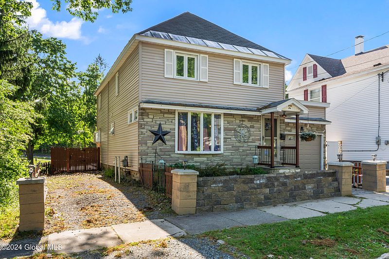 2nd image of 46 Bloomingdale Avenue