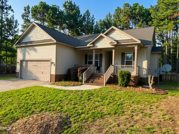 31 Maple Leaf Ct, Lillington, NC 27546