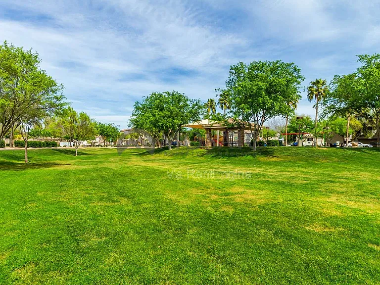 1384 S Sabino Dr — Photo 33