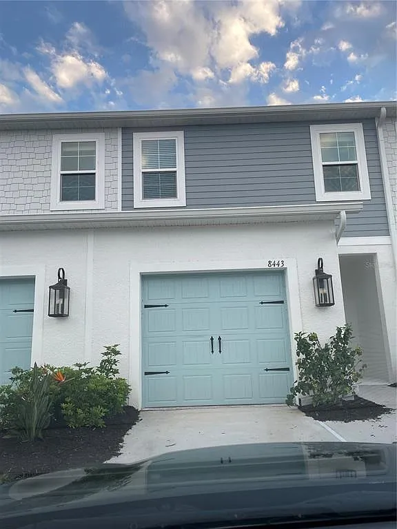 3 bed, 2.5 bath, 2178 sqft, $2,000 — Photo 1