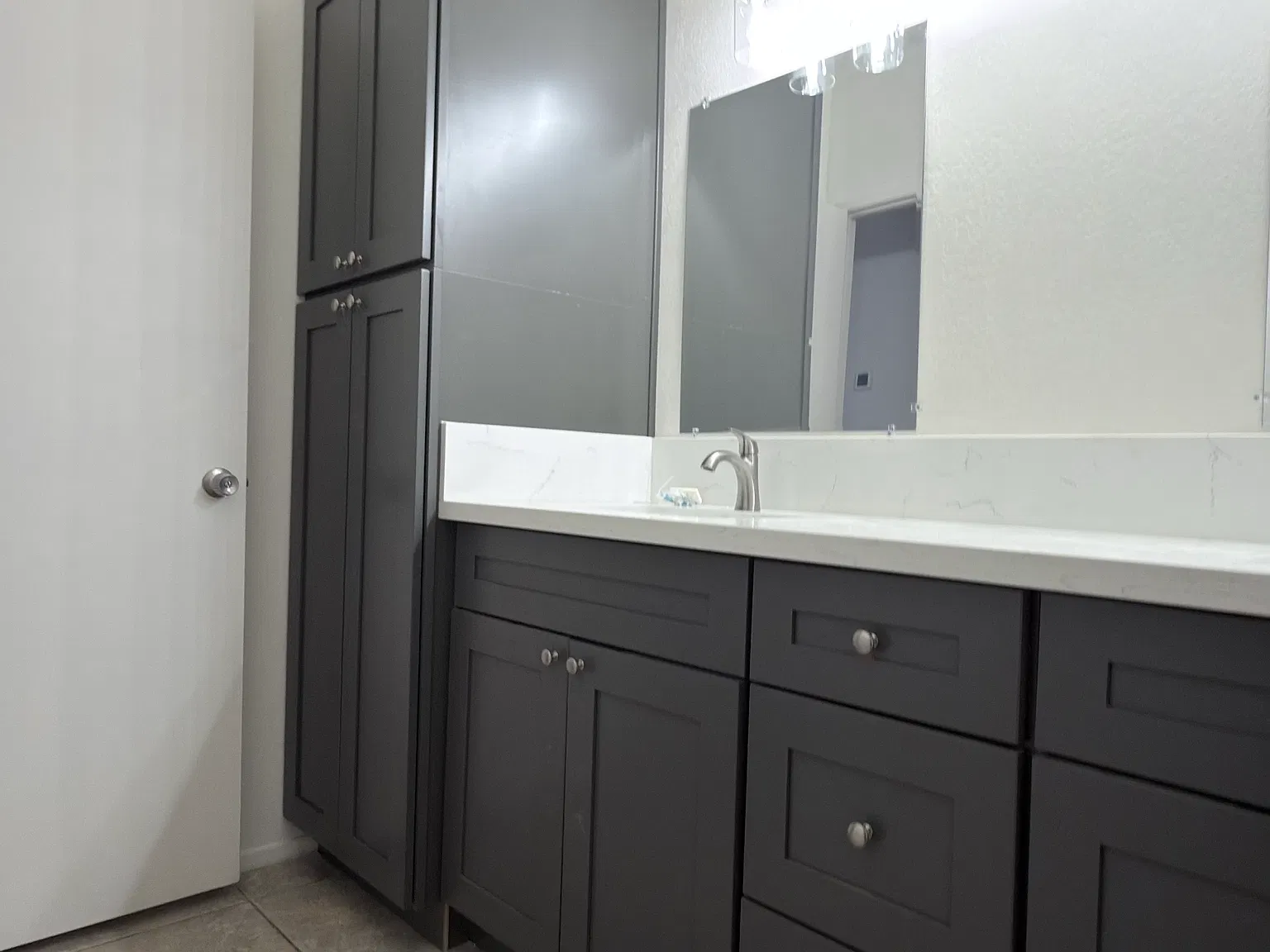 2 bed, 906 sqft, $2,700 — Photo 3
