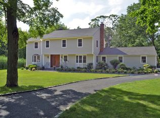 3 Huntzinger Dr, Greenwich, CT 06831