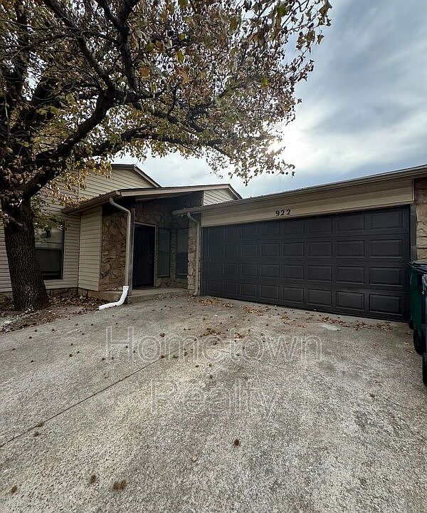1st image of 922 NW 116th Ct