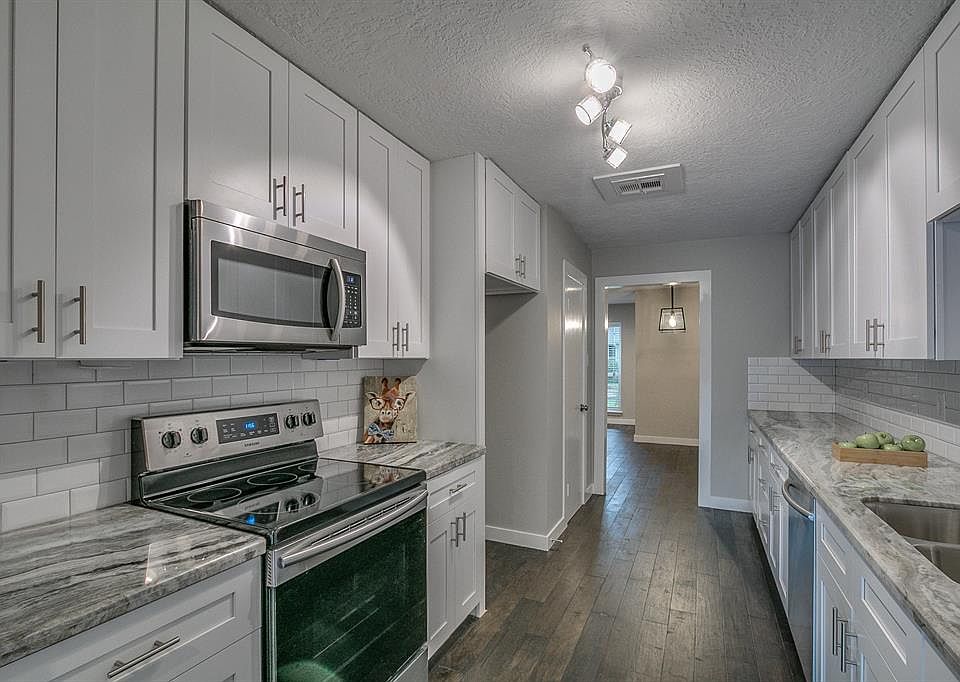 1st image of 12931 Trail Hollow Dr
