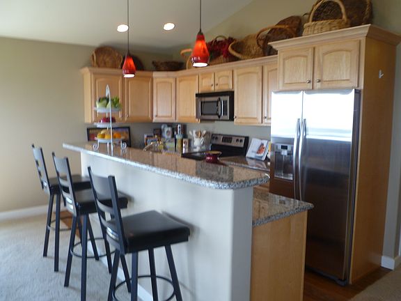 Kitchen and Eating Bar