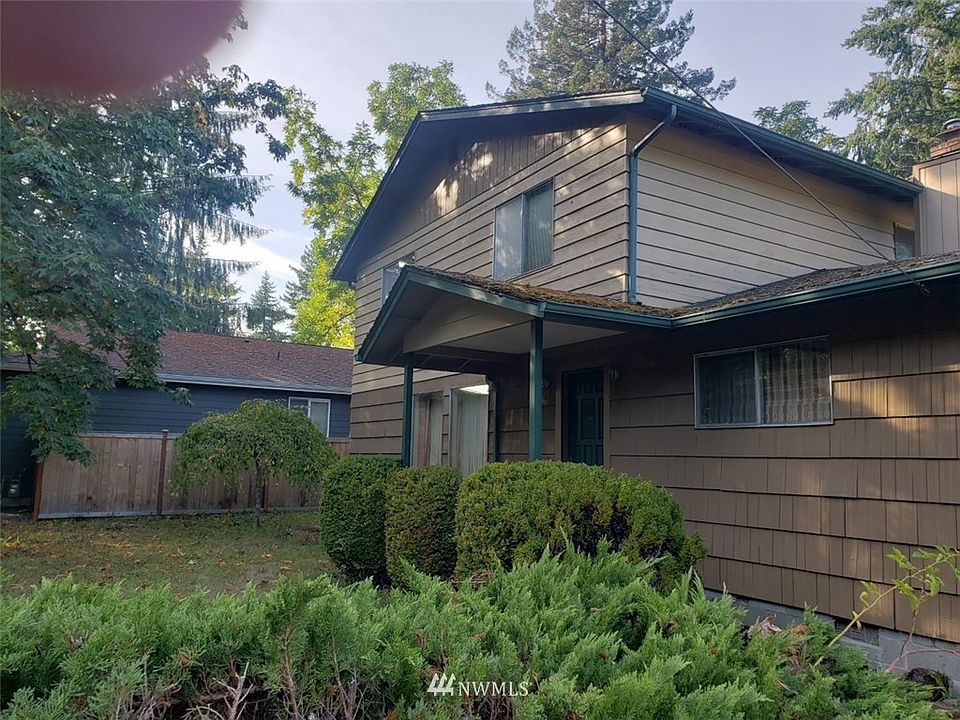 West view of house from driveway