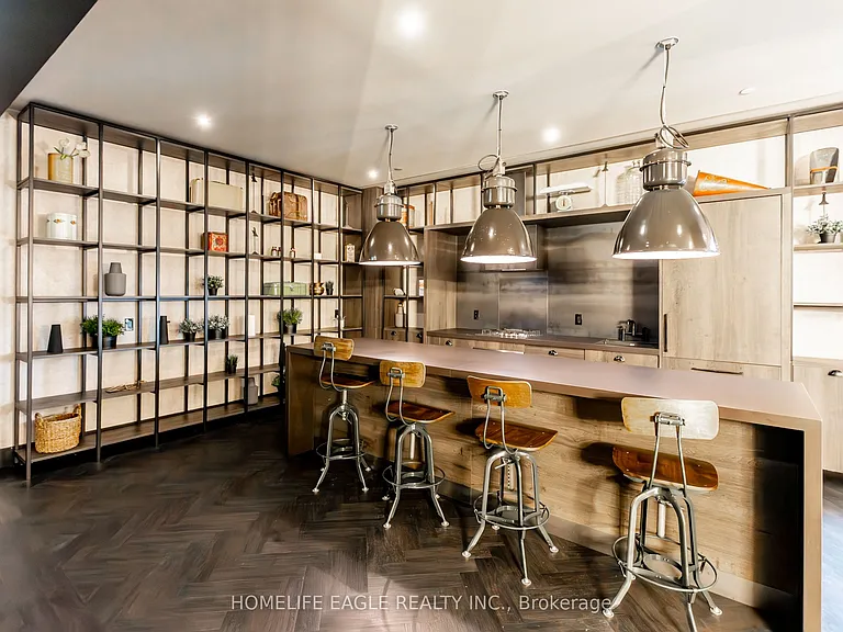 505 Richmond St W #827 — Photo 45