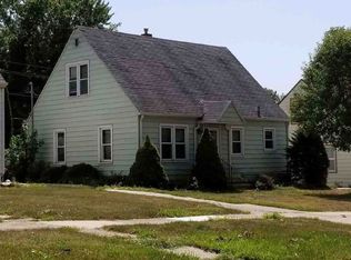 1176 E Mitchell Ave, Waterloo, IA 50702