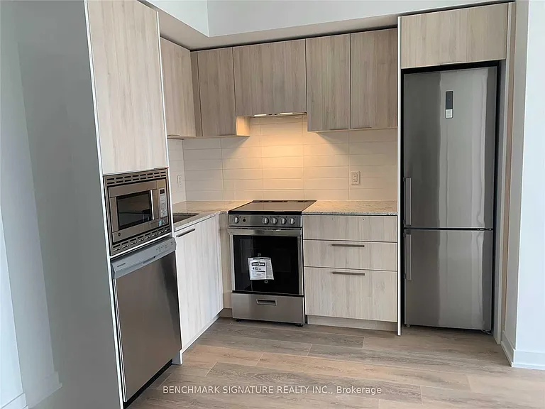 501 Yonge St #1201 — Photo 11