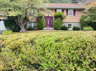 4 Robert Ln, Wappingers Falls, NY 12590