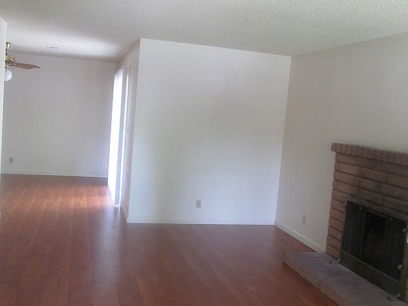 4th image of 957 Woodshire Way