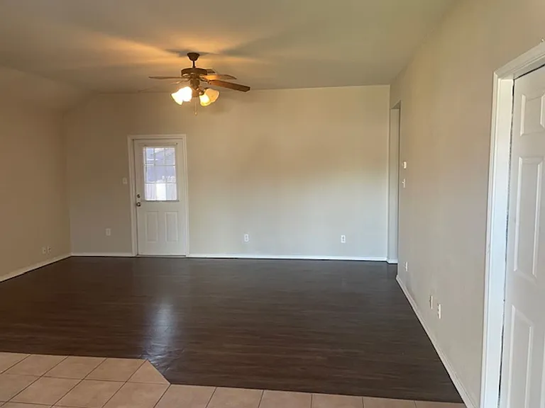 2429 Lorine Dr — Photo 2
