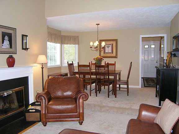 Family rm to dining rm