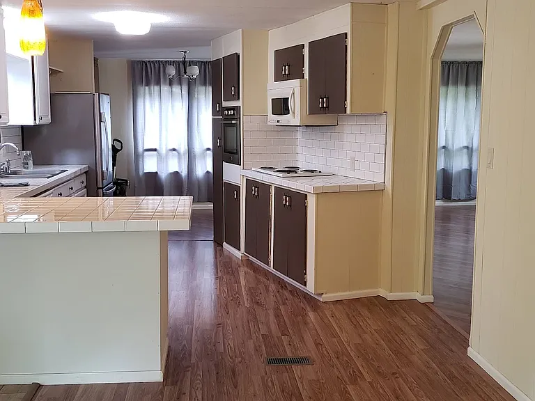 Bellwood Dr NE — Photo 1