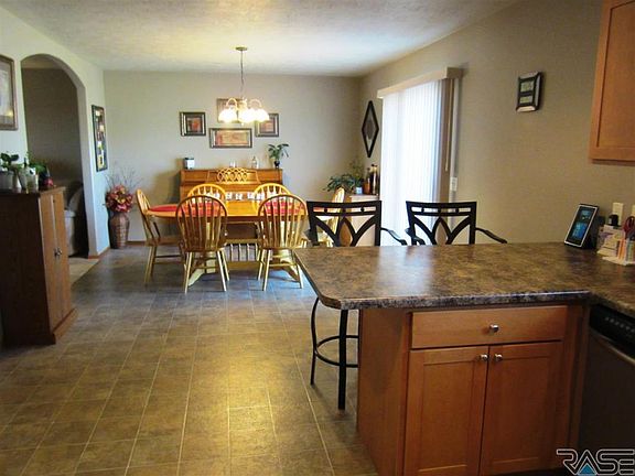 4th image of 1004 Greyhawk Cir
