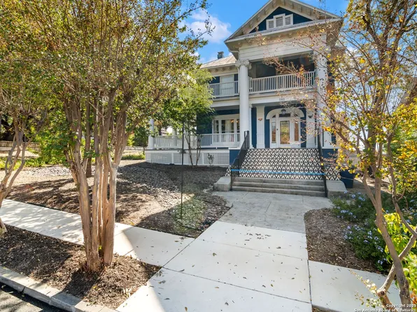 702 W FRENCH PL, San Antonio, TX 78212