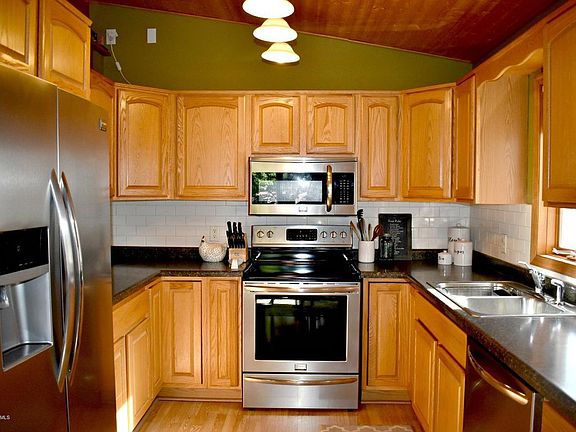 4th image of 820 Dawn Pl