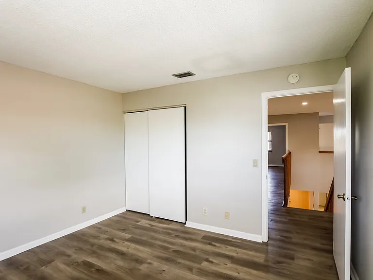 578 Lakeside Cir — Photo 14