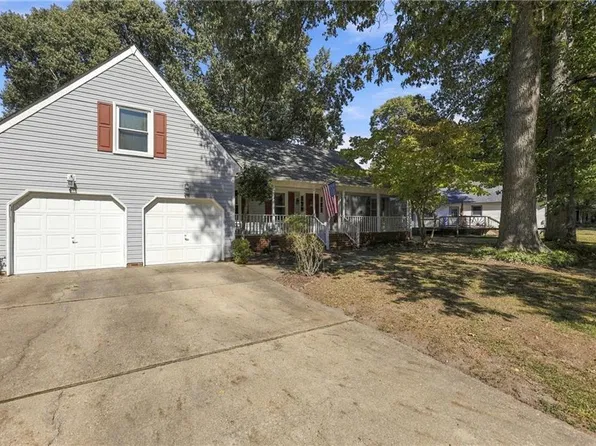 1021 Grantham Ln, Chesapeake, VA 23322