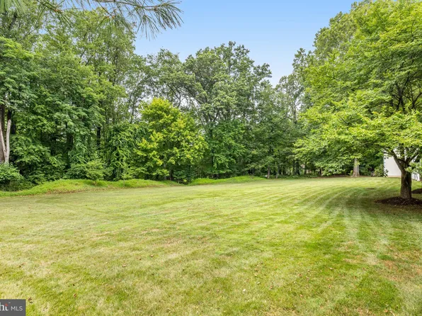 1054 Bellview Pl, McLean, VA 22102