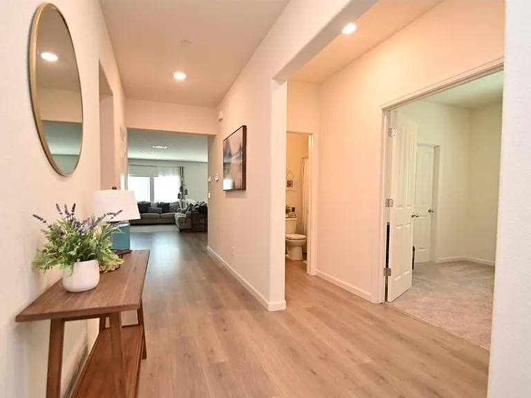 1204 Aspenparke Way — Photo 2