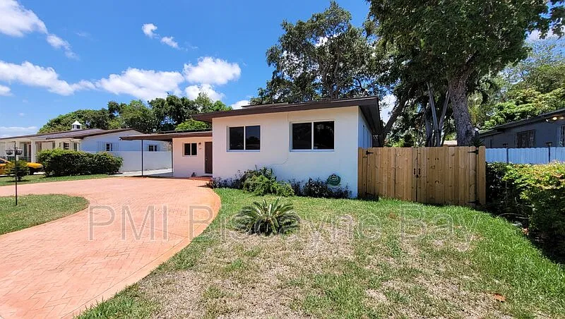 3 bed, 2.0 bath, 1257 sqft, $3,700 — Photo 2