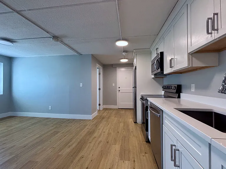 89 Woodrow Ave #6 — Photo 2