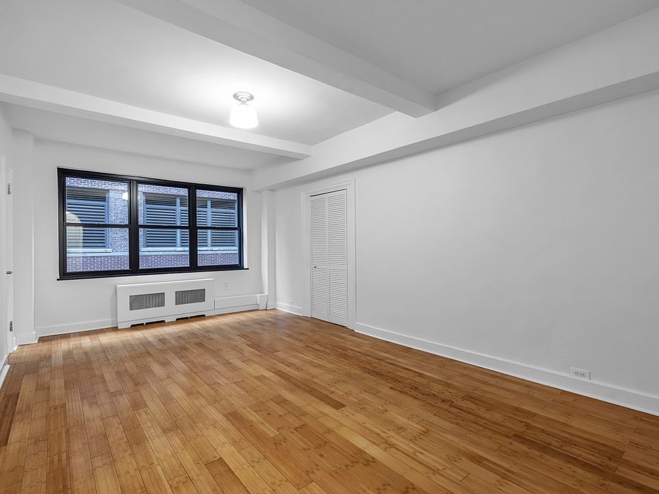 1st image of 307 E 44th St APT 911