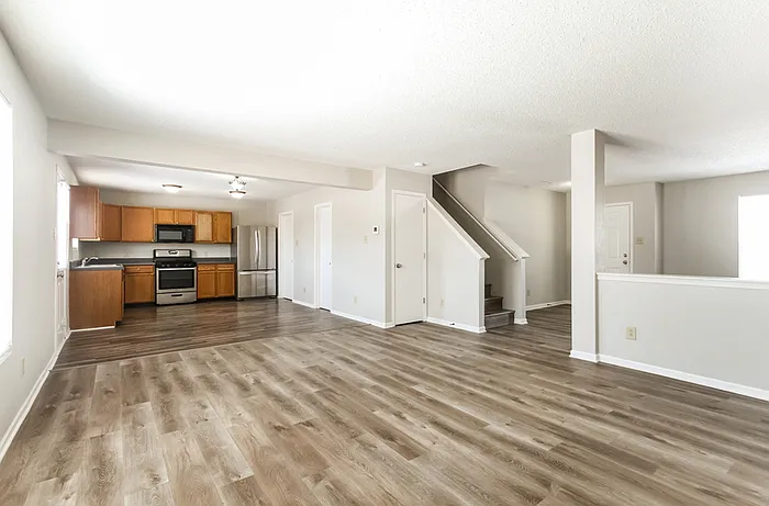 864 Olmsted Dr — Photo 2