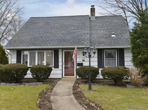 19 Morning Glory Rd, Levittown, NY 11756